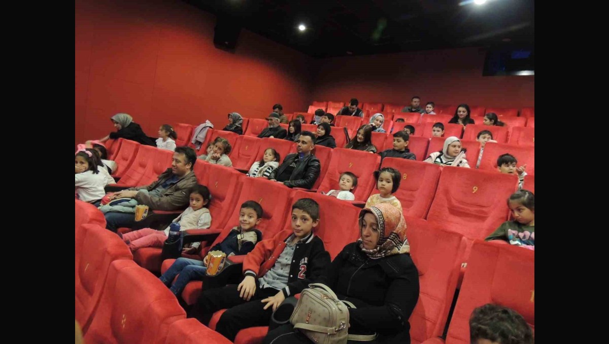 Şehit ve gazi çocukları 23 Nisan'da sinema etkinliğinde buluştu