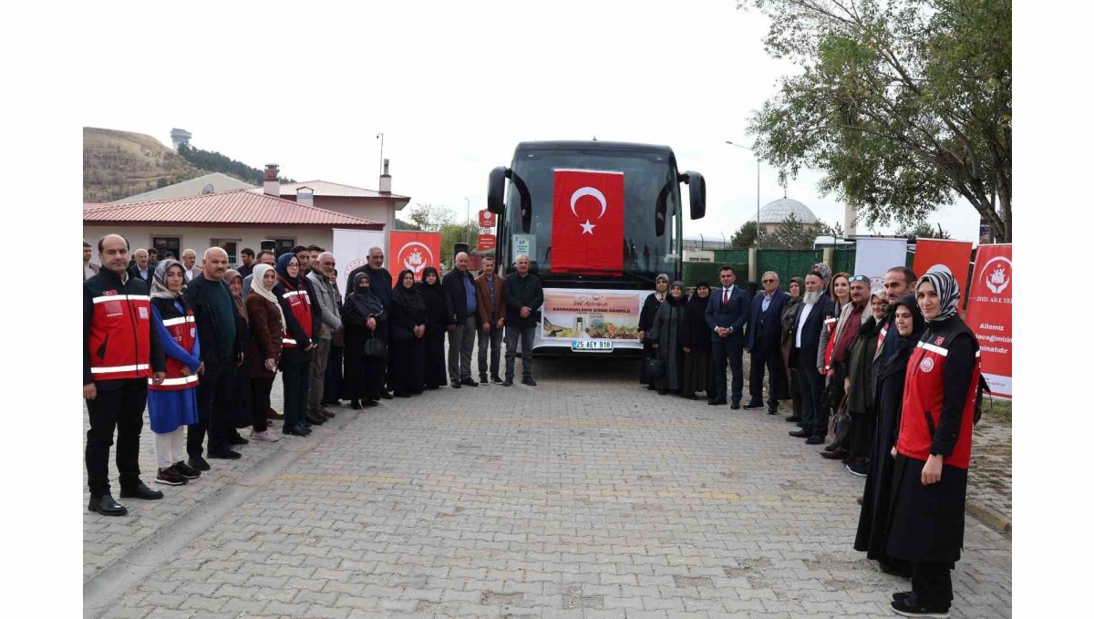 Şehit yakınları "Kahramanların İzinde Anadolu" yolculuğuna uğurlandı