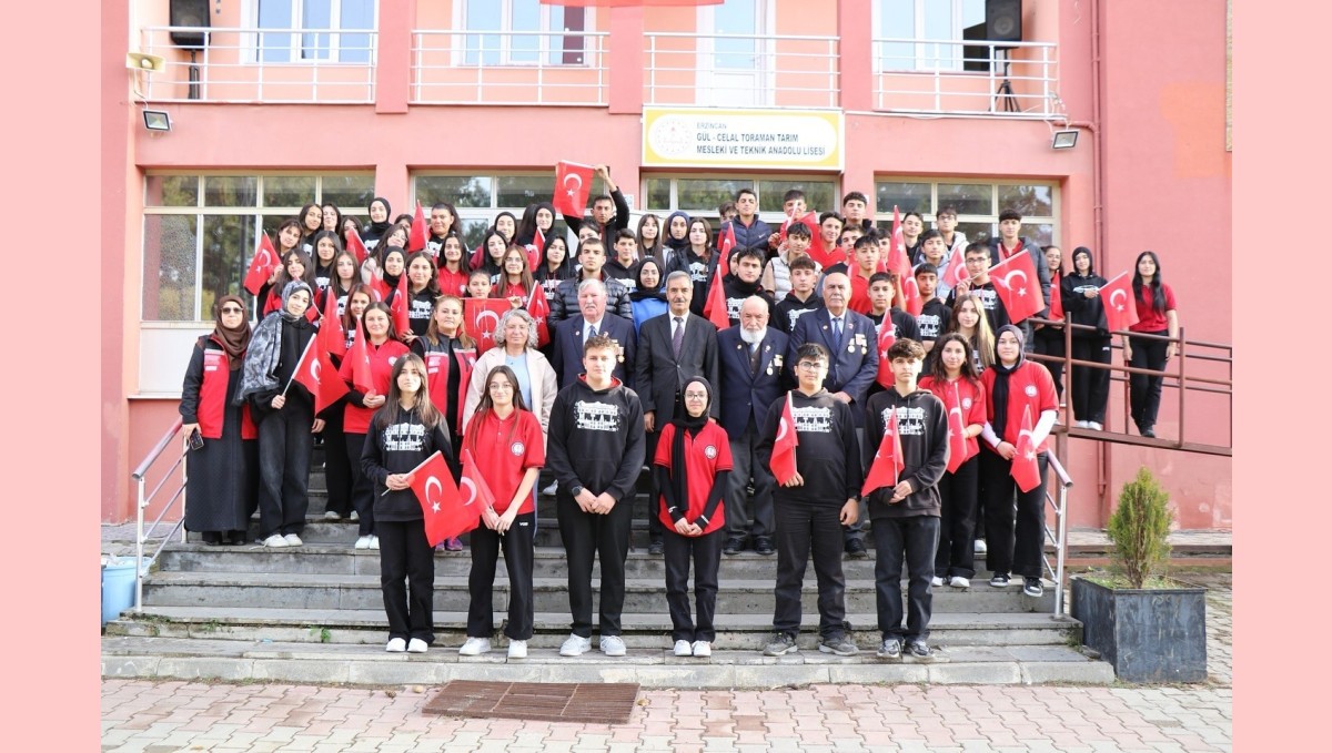 Şehit yakınları ve gaziler öğrencilerle buluştu