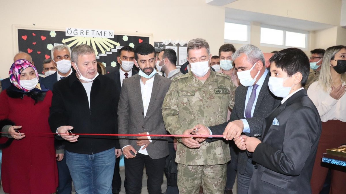 Şehitlerin isimleri okul kütüphanelerinde yaşatılıyor