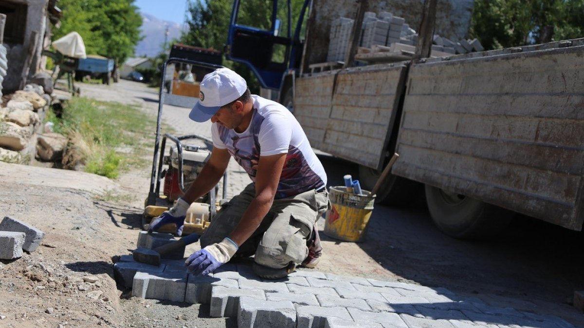 Şehrin farklı bölgelerinde üst yapı çalışmaları devam ediyor