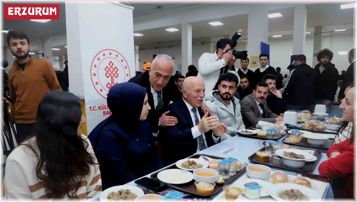 Şehrin yöneticileri, öğrencilerle iftar sofrasında buluştu