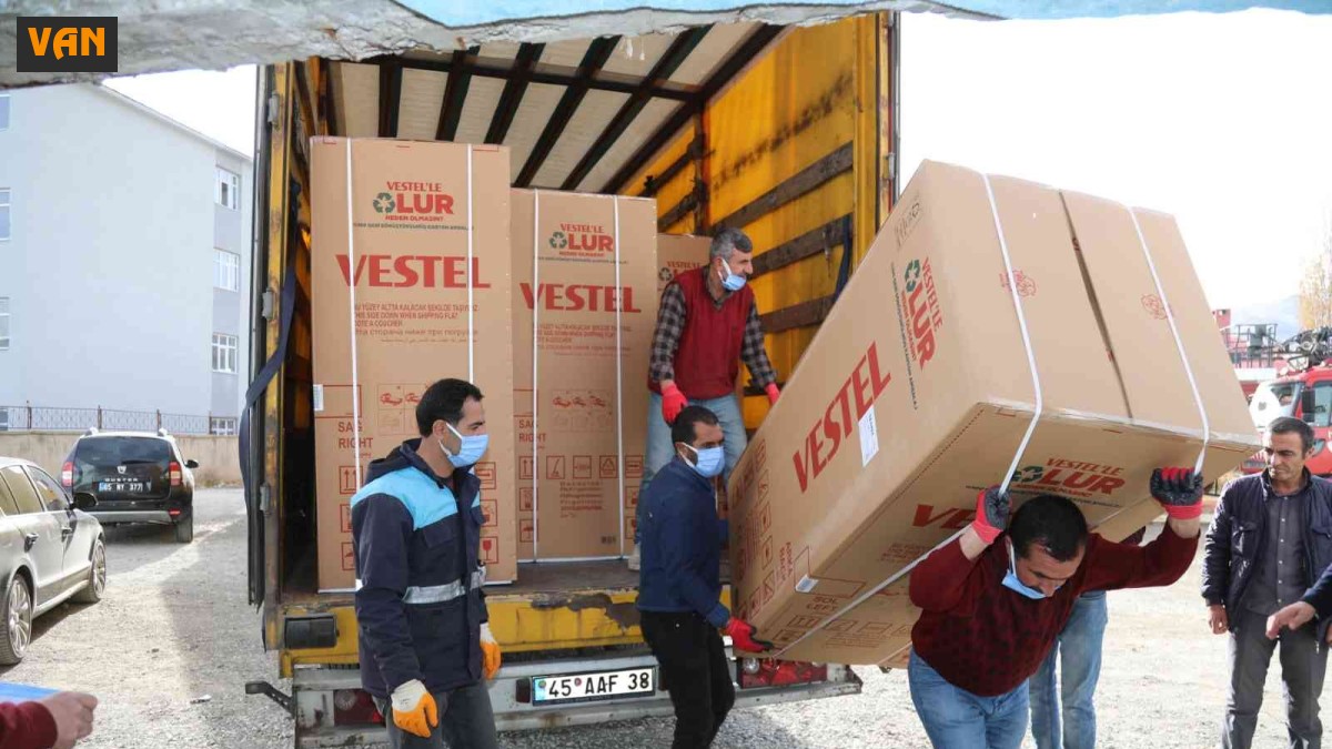 Sel bölgesindeki ailelere beyaz eşya ve mobilya desteği