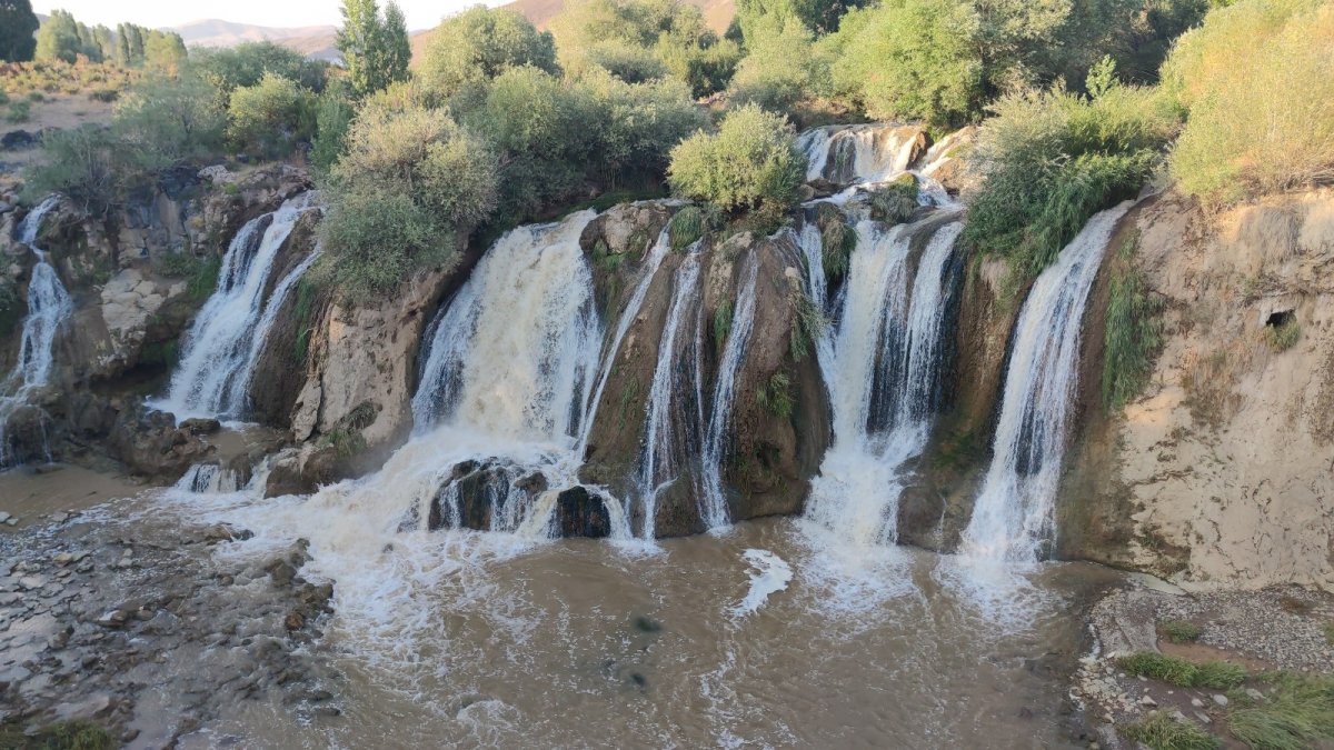 Sel suları şelaleyi coşturdu