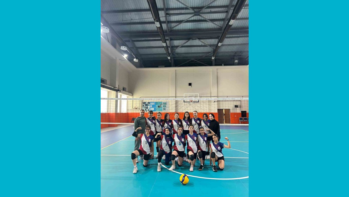 Selahaddin Eyyubi Ortaokulu yarı finallerde