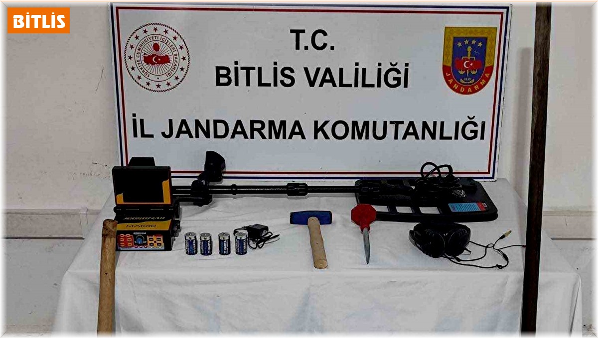 Selçuklu mezarlığında define arayan 3 kişi fotokapana yakalandı