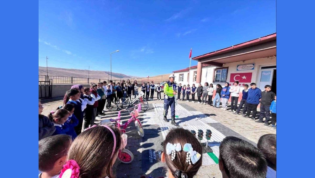 Selim'de öğrencilere trafik eğitimi