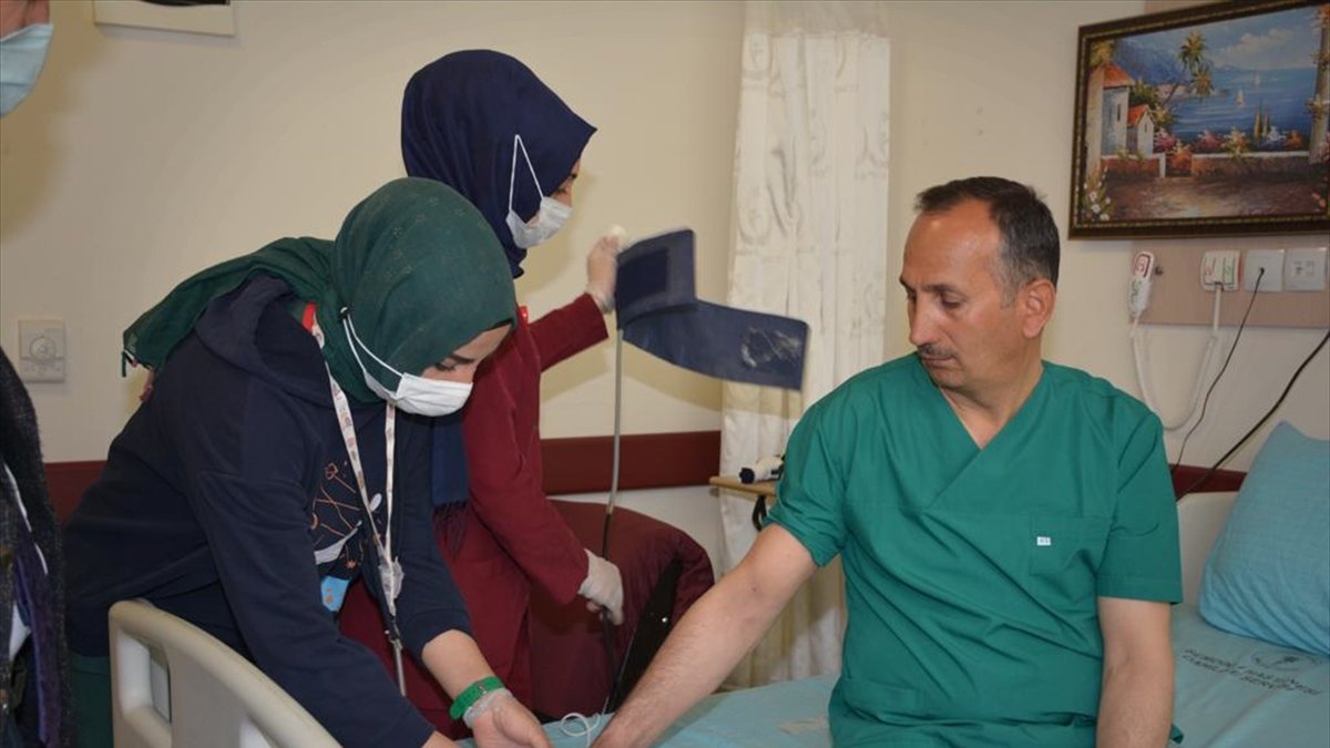 Şemdinli Belediye Başkanı Saklı Kovid-19 aşısı oldu