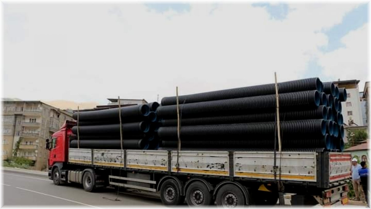 Şemdinli Belediyesi alt yapı çalışmalarını sürdürüyor