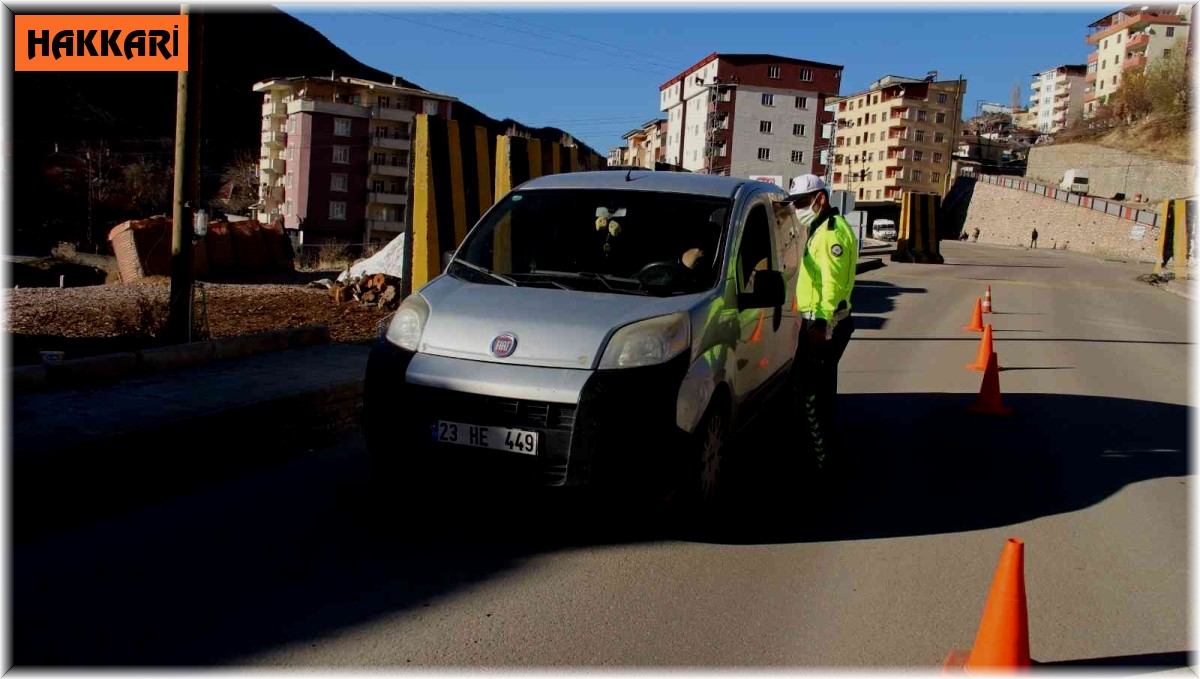 Şemdinli'de kış lastiği denetimi