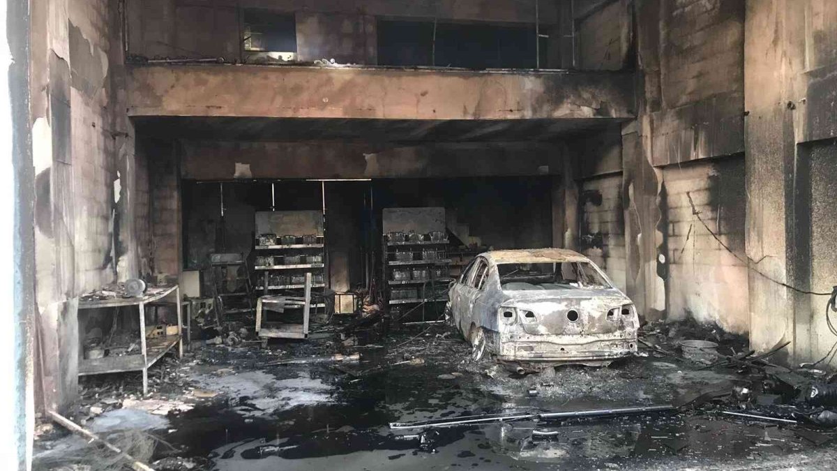 Şemdinli'de korkutan yangın