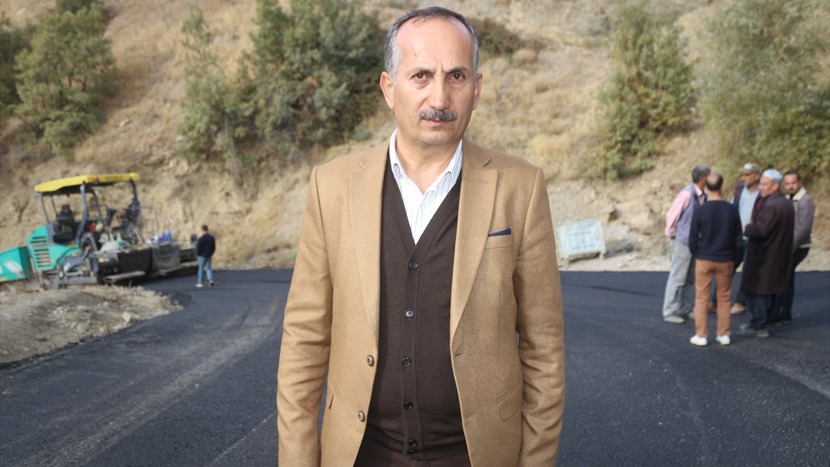 Şemdinli'de mahalle yolları sıcak asfalta kavuşuyor