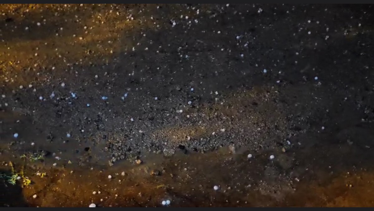 Şemdinli'de misket büyüklüğünden dolu yağdı