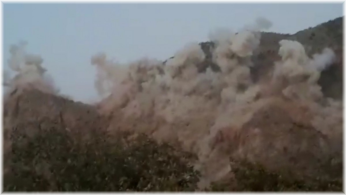 Şemdinli-Derecik kara yolunda genişletme çalışması