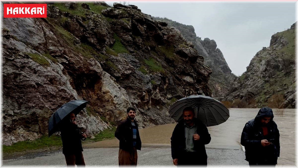 Şemdinli-Derecik yolu ulaşıma kapandı