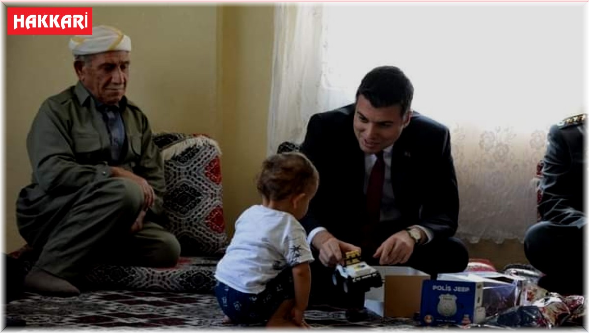 Şemdinli Kaymakamı Taşgın şehit ve gazi ailesini ziyaret etti