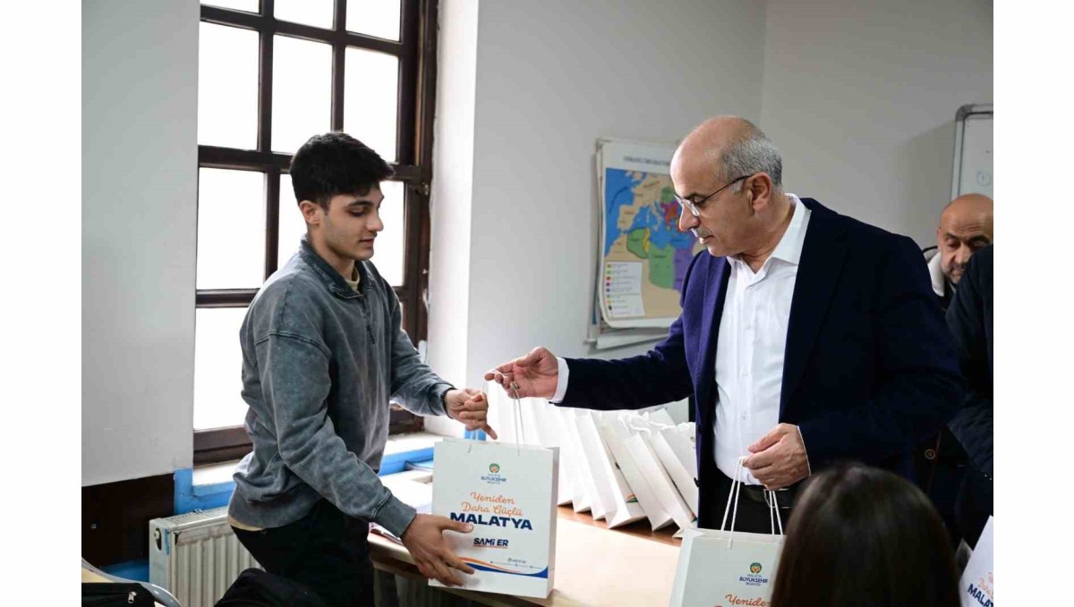 Semt konaklarında okuyan öğrencilere kitap desteği