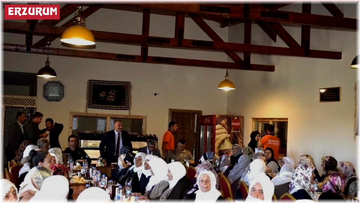Şenkaya Belediyesi'nden annelere moral yemeği