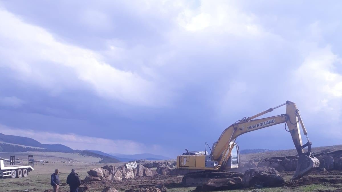 Şenkaya Belediyesi'nden çiftçiler için yoğun mesai