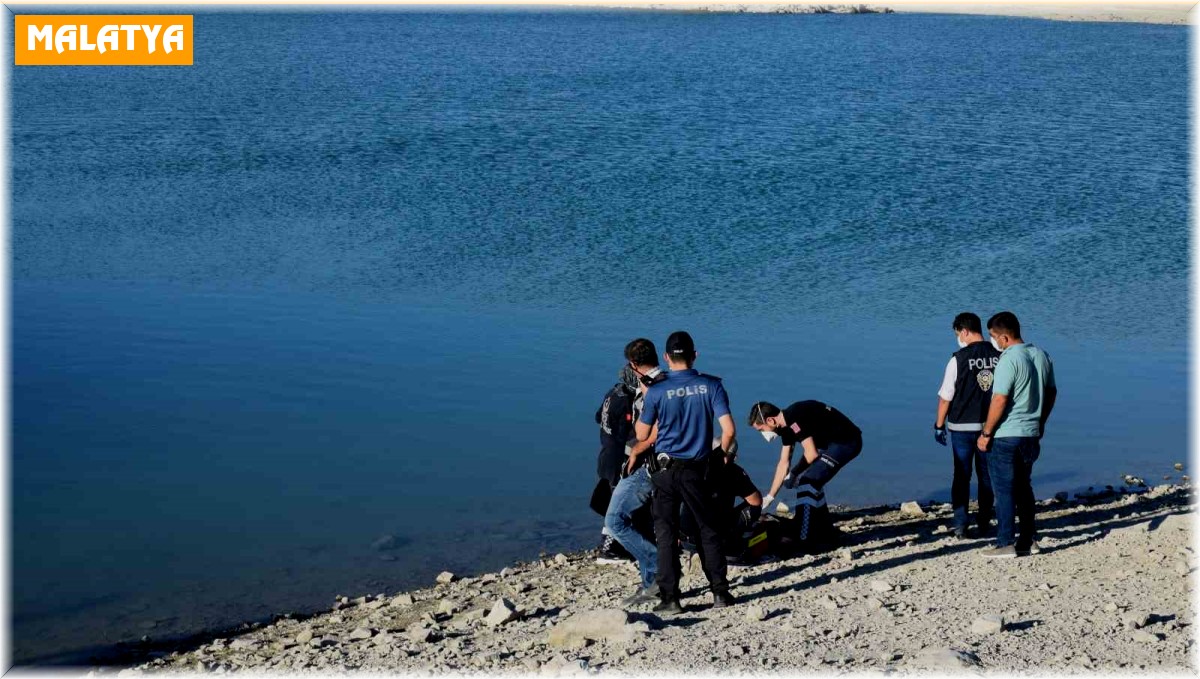 Serinlemek için girdiği gölette boğuldu