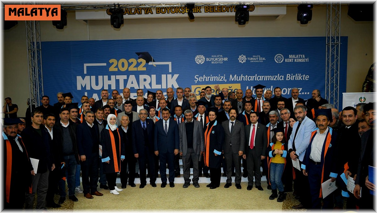 Sertifikalarını Başkan Gürkan'dan alan muhtarlar kep attı