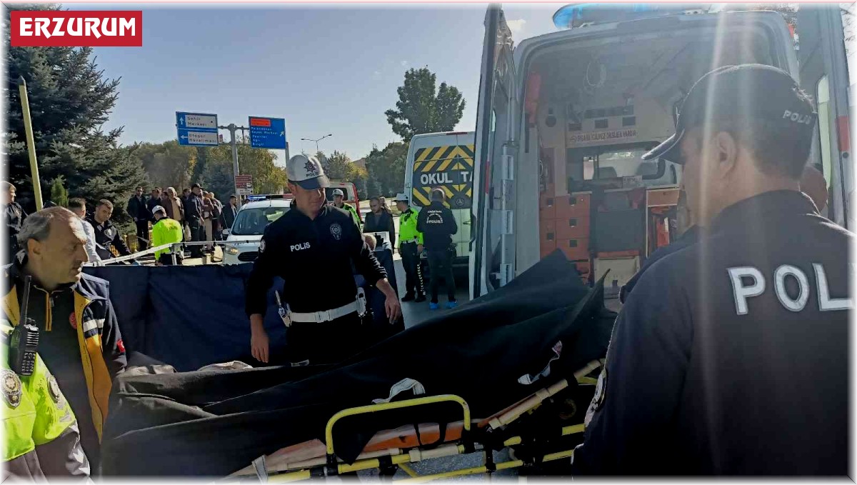 Servis aracının altına devrilen motor sürücüsü feci şekilde hayatını kaybetti