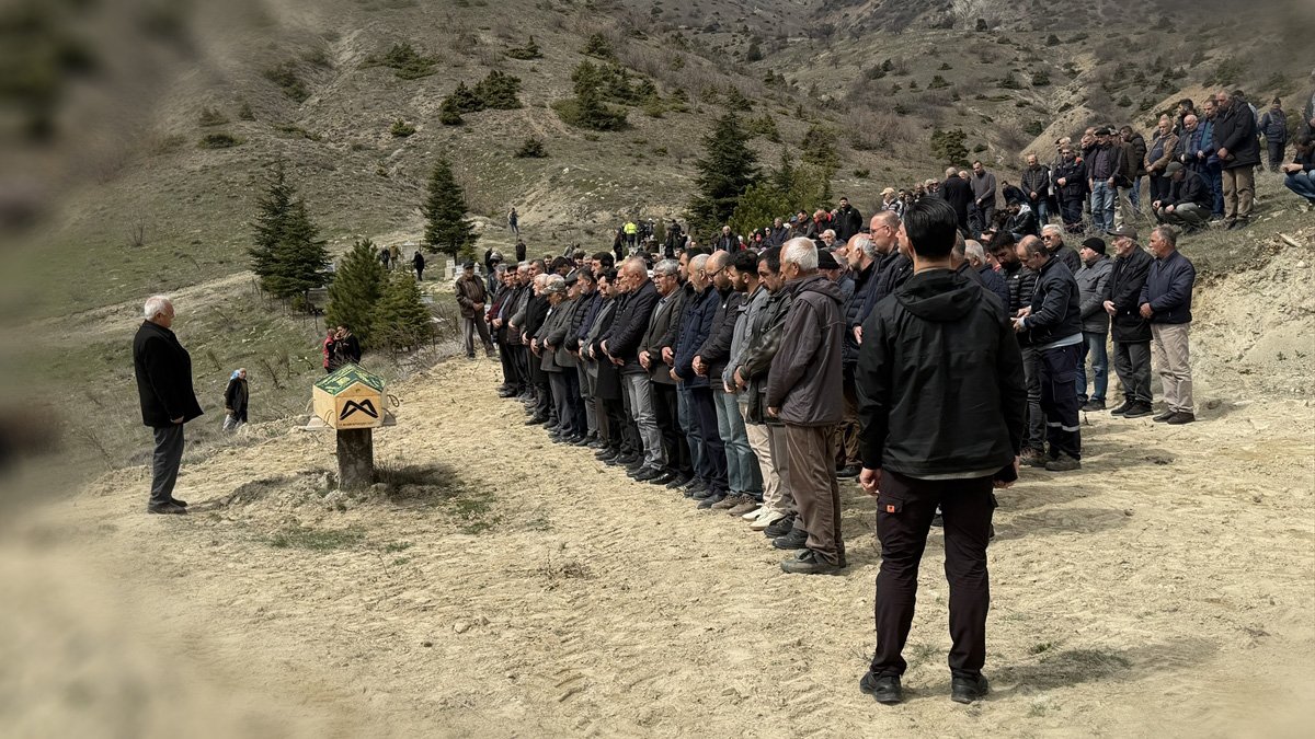 Servis minibüsü kazasında yaşamını yitiren maden işçisi Ali Yücel, Malatya'da toprağa verildi