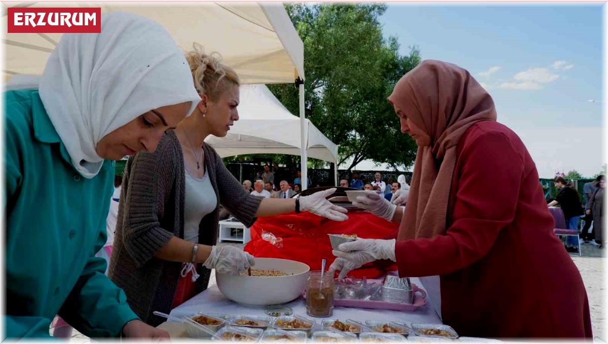 Sevgi evinde aşure coşkusu