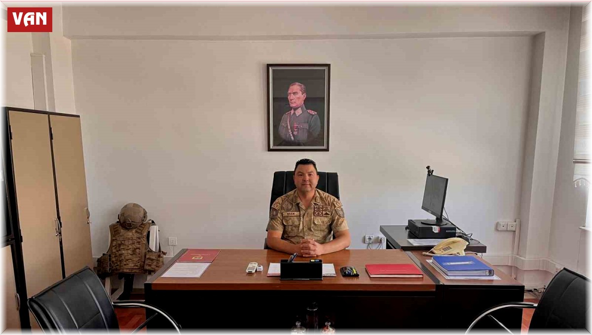 Sevilen komutan Van'a veda etti