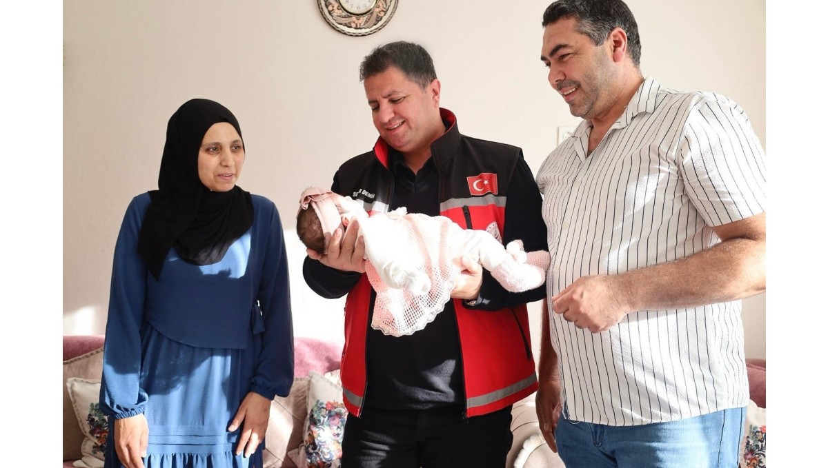 Sevinç ailesi bir kız çocuğuna daha koruyucu aile oldu