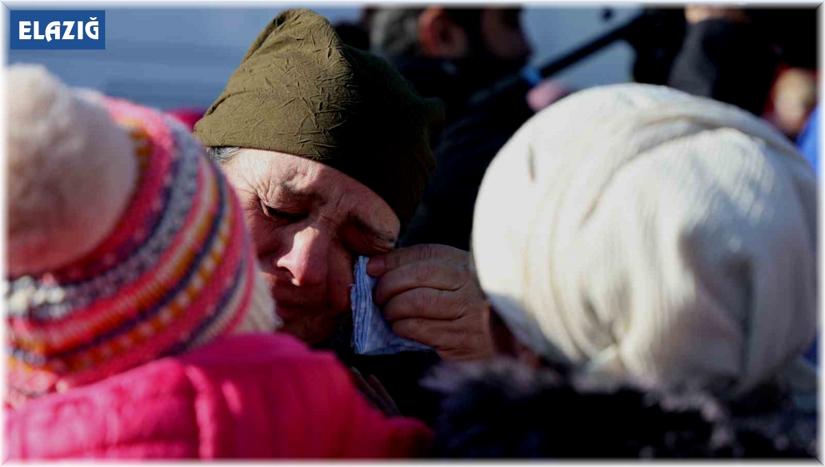 Sevinç ve hüzün gözyaşları bir arada: Ahıska Türkleri yeni yuvalarına uğurlandı