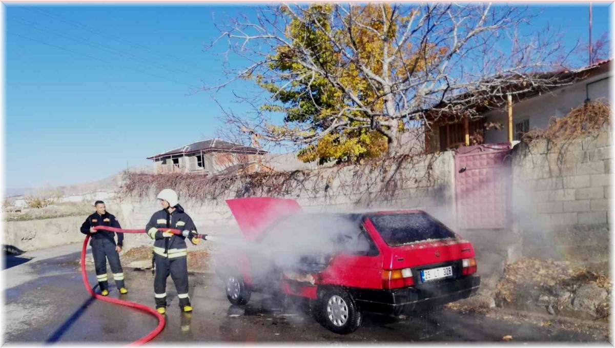Seyir halinde yanan otomobil hurdaya döndü