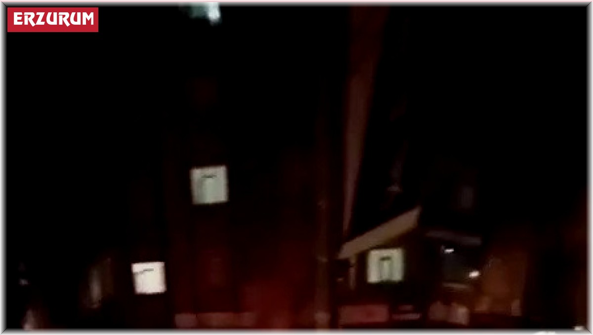 Seyir halindeki araç bir anda alev topuna döndü