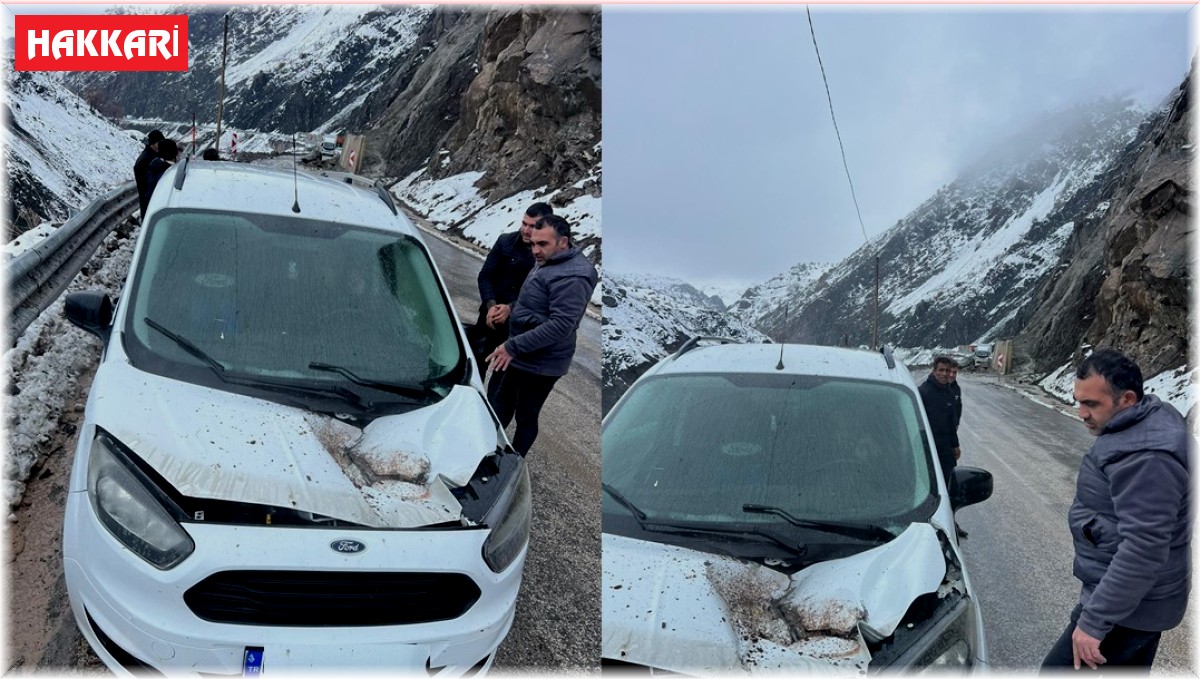Seyir halindeki aracın üzerine kaya düştü