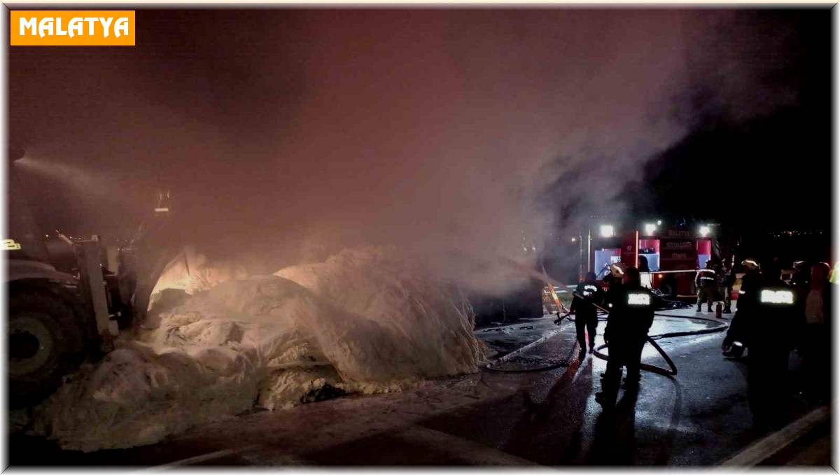 Seyir halindeki kamyon alev alev yandı