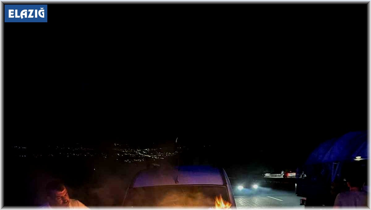 Seyir halindeki otomobil alev topuna döndü