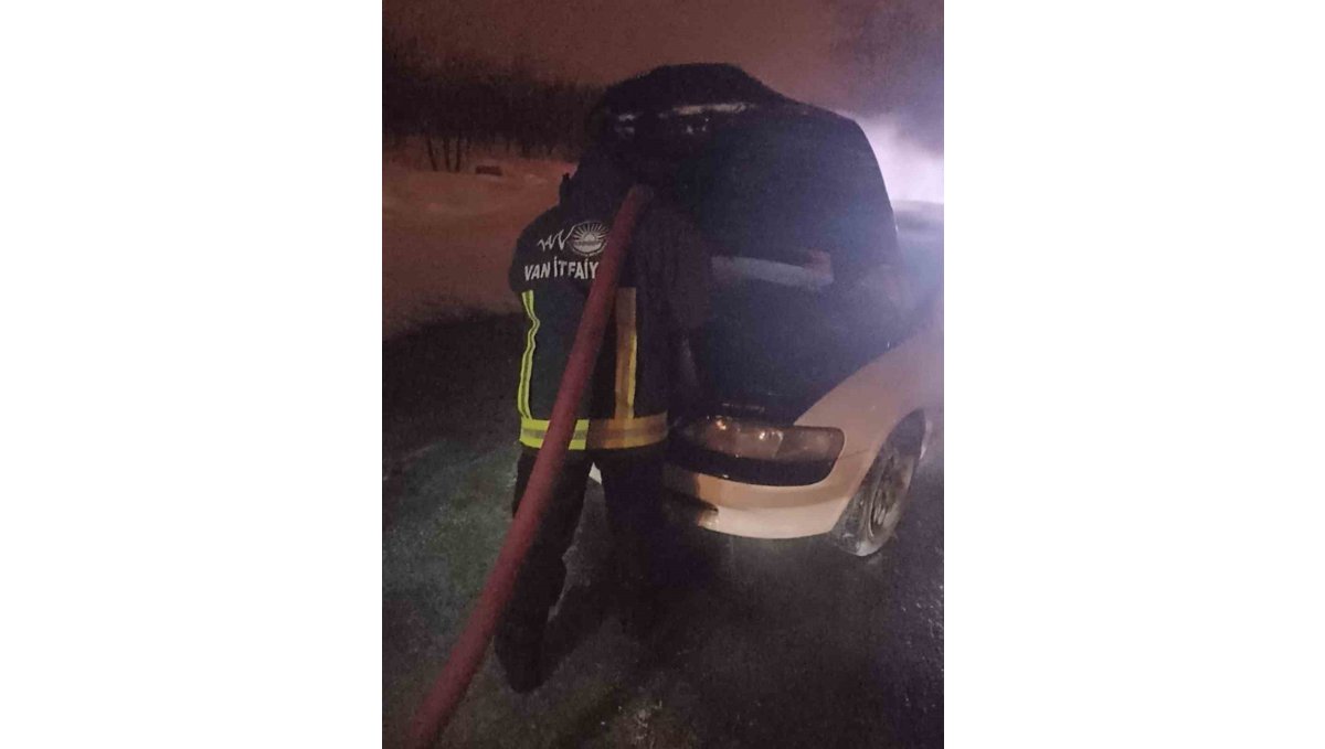 Seyir halindeki otomobilde yangın