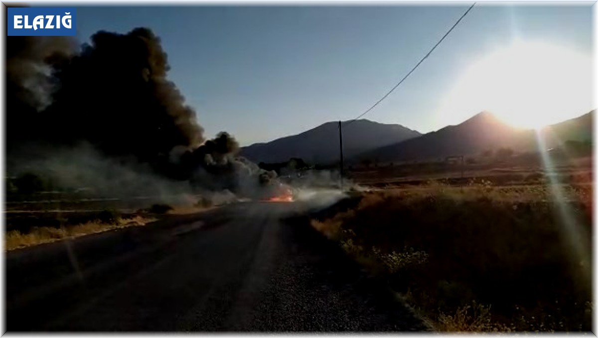 Seyir halindeki pikap alev topuna döndü