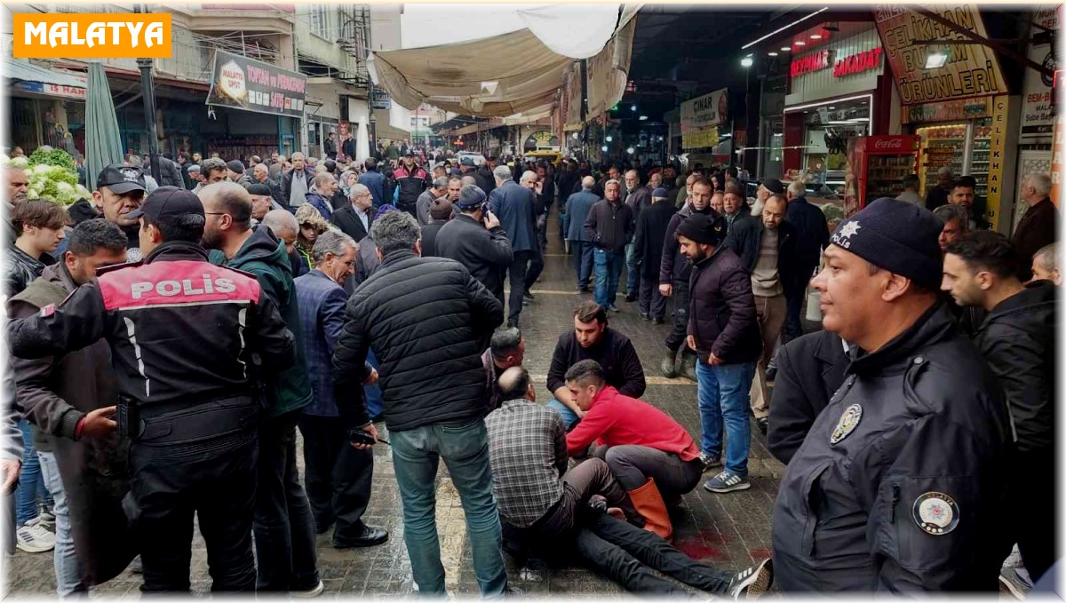 Seyyar satıcıların kavgası kanlı bitti: 1 ağır yaralı
