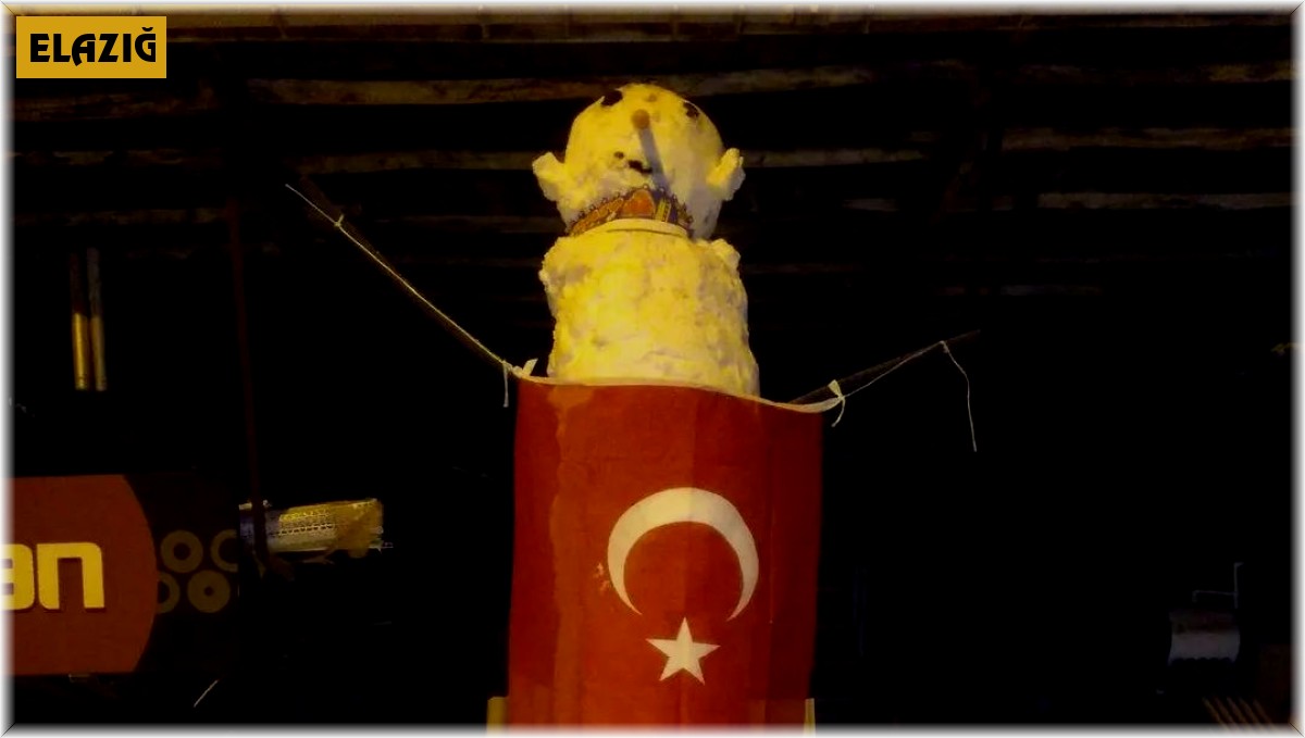 Sezonun dev kardan adamı Elazığ'da: Yaklaşık 4 metre uzunluğunda