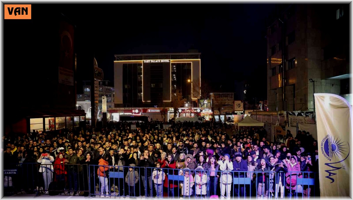Shopping Fest, şarkılar ve şiirlerle sona erdi