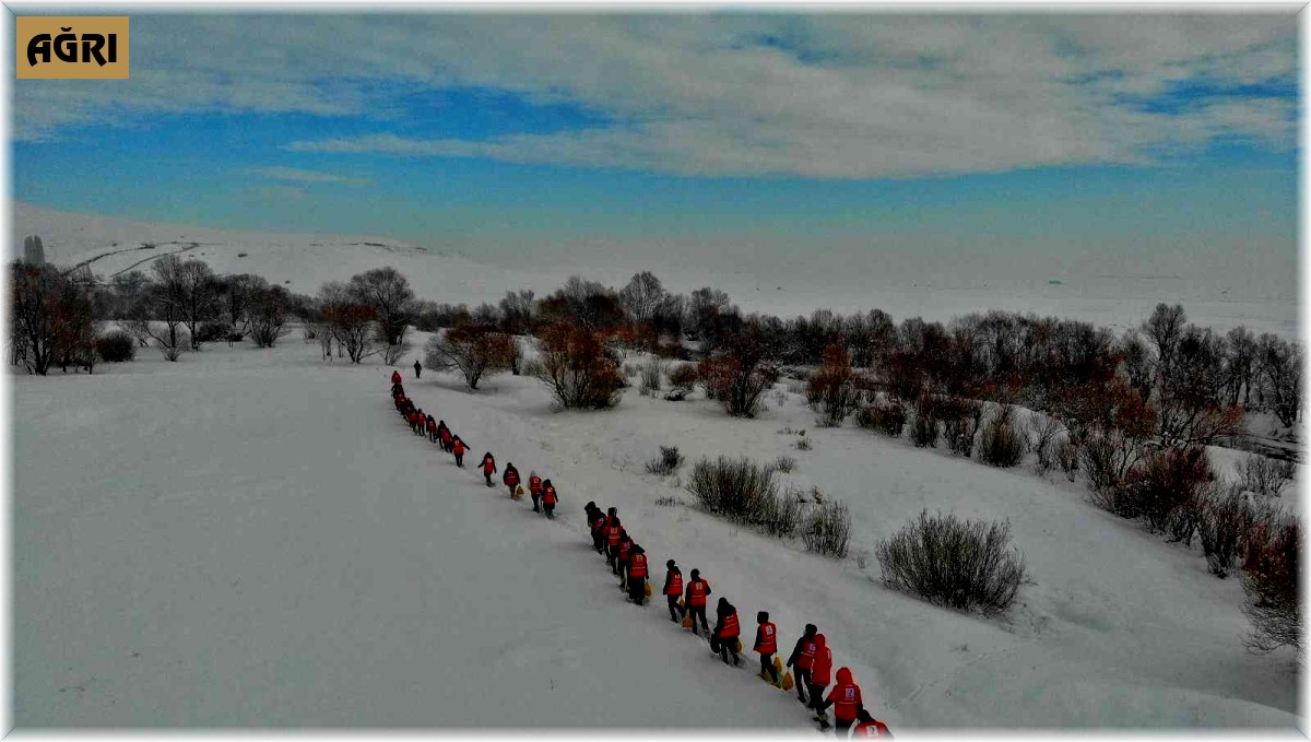 Sibirya soğuklarının etkili olduğu Ağrı'da yaban hayvanları unutulmadı