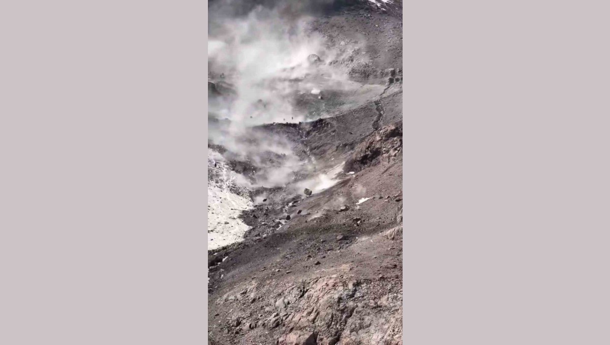 Sıcak hava Ağrı Dağı'nı harekete geçirdi: Kayalar peş peşe düştü