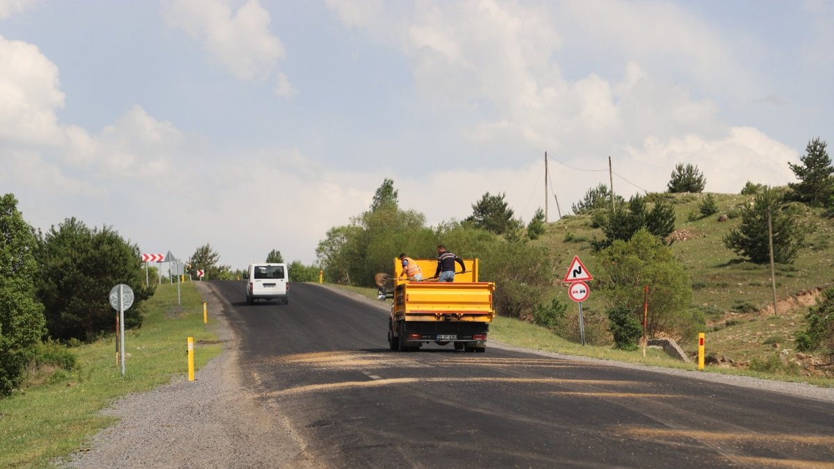 Sıcaklıklar asfalt eritiyor