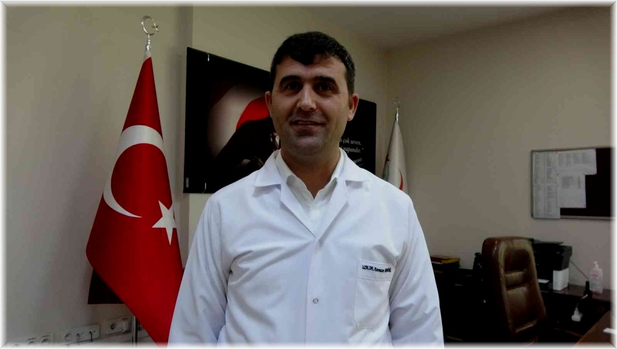 Sıcaklıklara karşı uyaran Başhekim Gengörü, "Sıvı kaybına çok dikkat etmemiz, bol bol sıvı tüketmemiz gerekiyor"