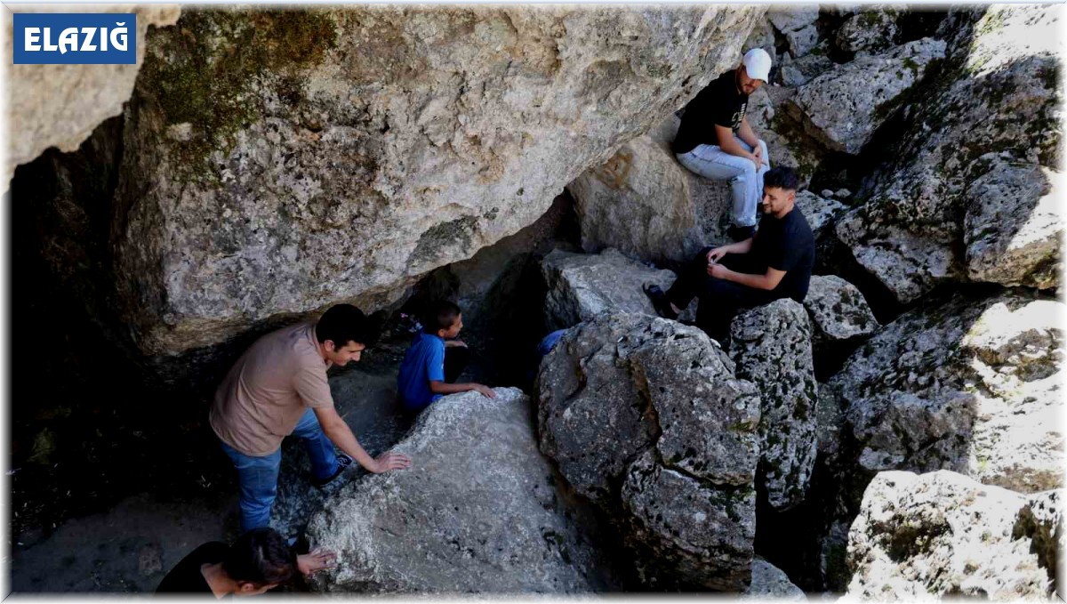Sıcaktan bunalan vatandaşlar Buzluk mağarasına akın etti