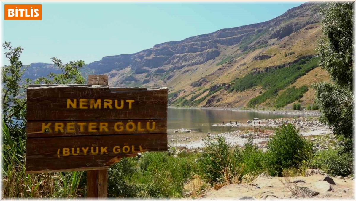 Sıcaktan bunalan vatandaşlar Nemrut Krater Gölü'ne akın etti
