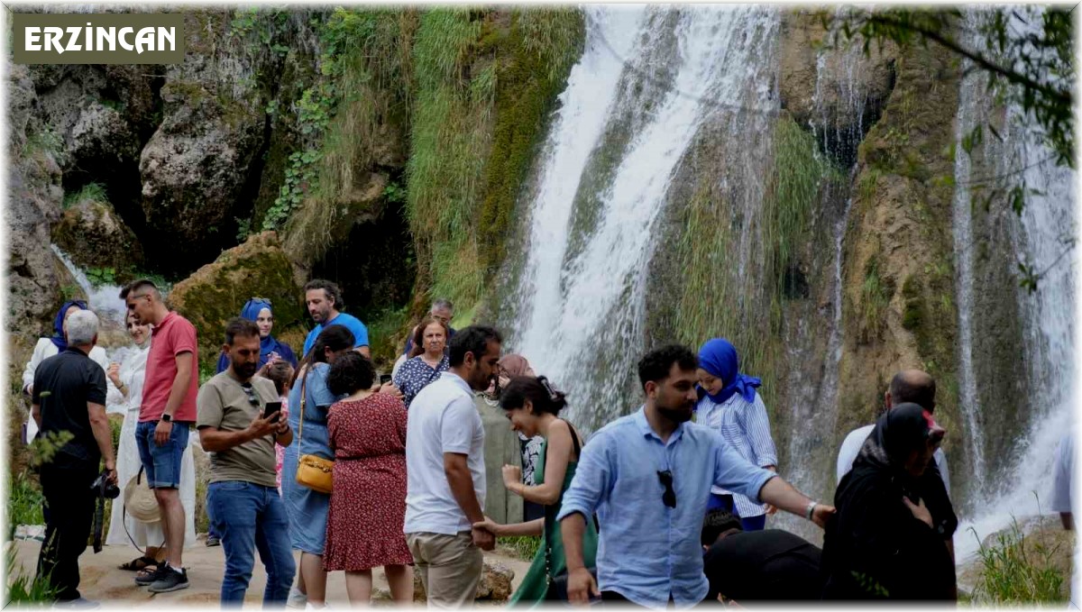 Sıcaktan bunalanlar Girlevik Şelalesi'nde serinliyor