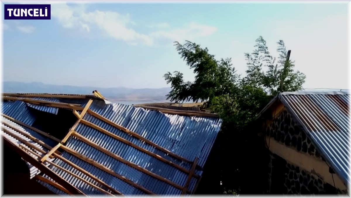 Şiddetli rüzgar evin çatısını uçurdu