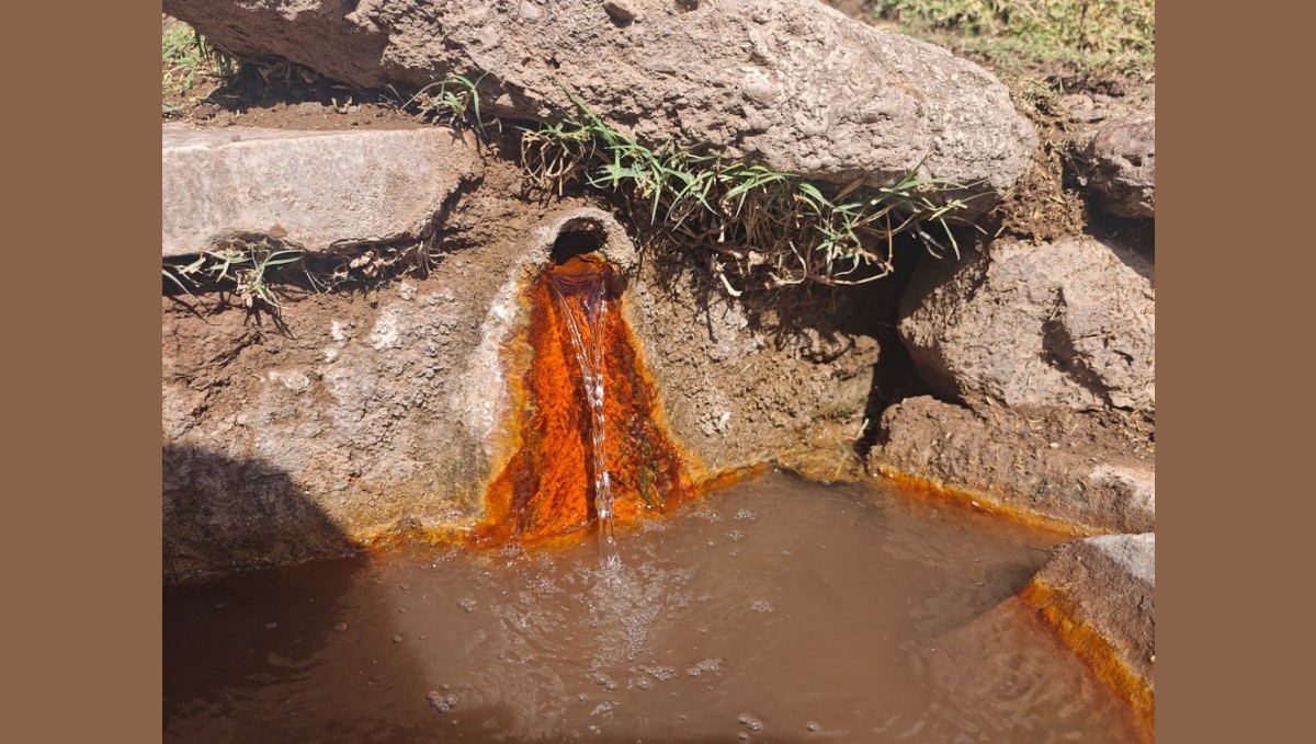 Şifalı suya ulaşmak isteyen vatandaşlar kilometrelerce yol yürüyor